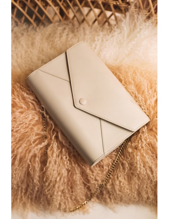 Le sac à main de la mariée