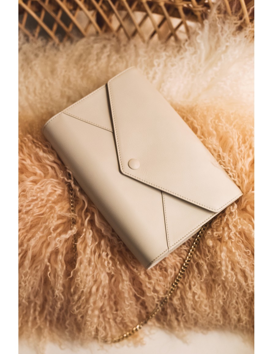 Le sac à main de la mariée