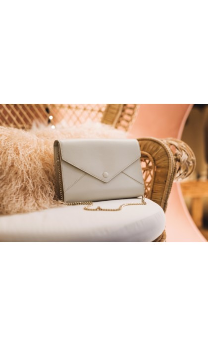 Le sac à main de la mariée