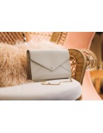 Le sac à main de la mariée