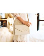 Le sac à main de la mariée