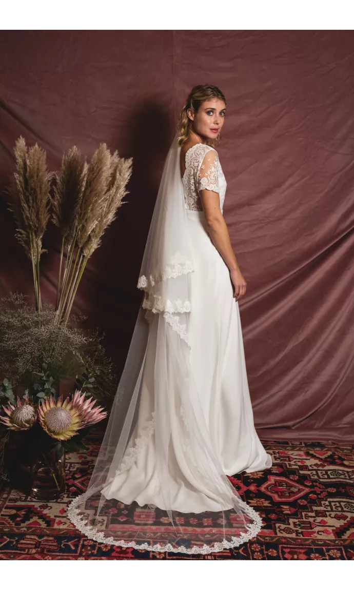 The guipure cathedral veil