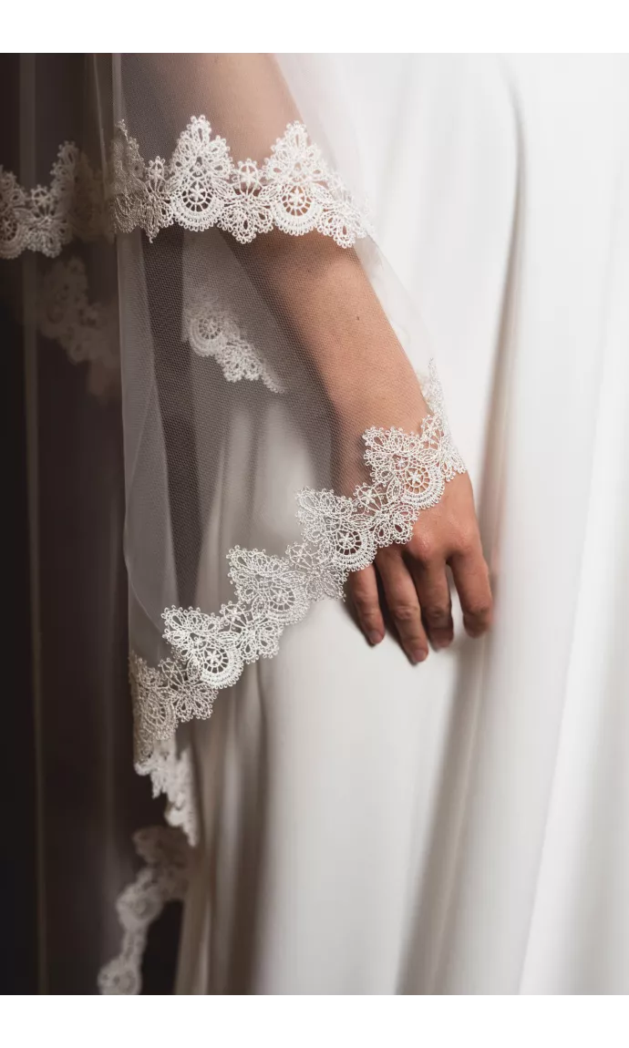 The guipure cathedral veil