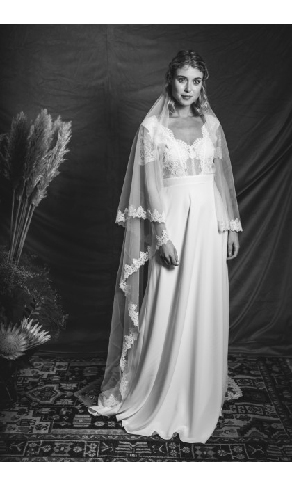 The guipure cathedral veil