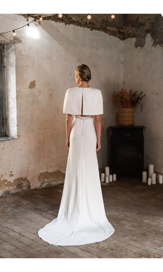 La cape blanche de la mariée