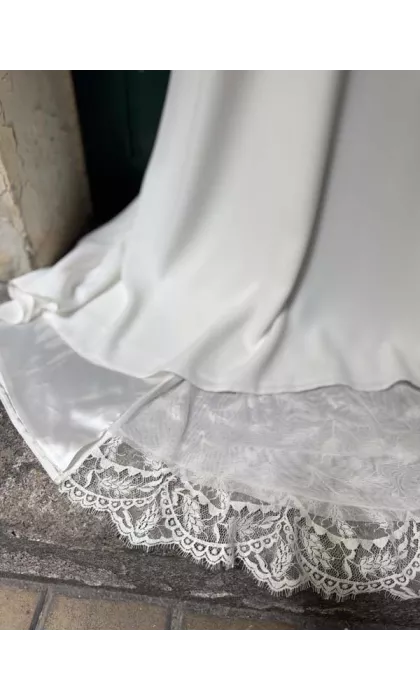 Agathe showroom sample