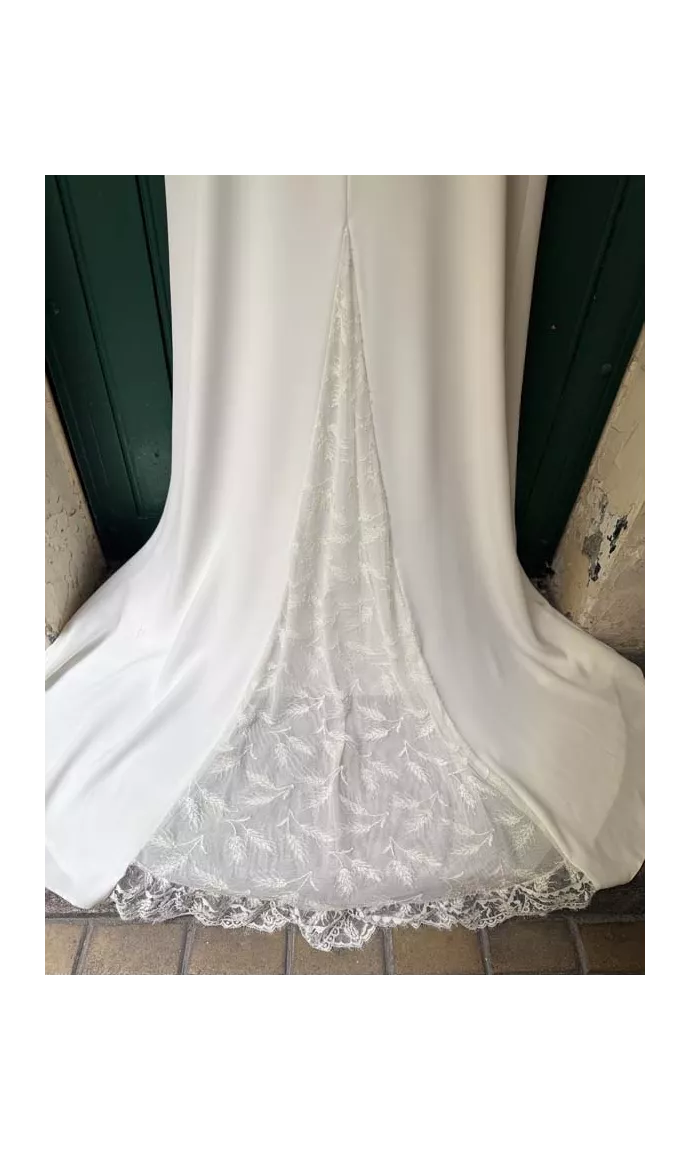Agathe showroom sample