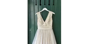 Robe de mariée en tulle et dentelle de Calais scintillant