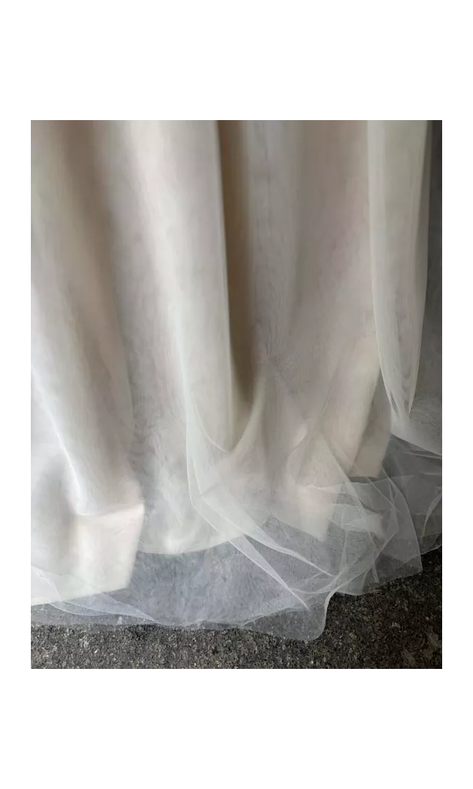 Robe de mariée en tulle et dentelle de Calais scintillant