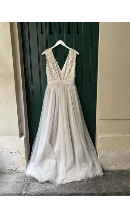 Robe de mariée en tulle et dentelle de Calais scintillant