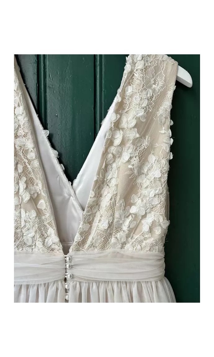 Robe de mariée en tulle et dentelle de Calais scintillant