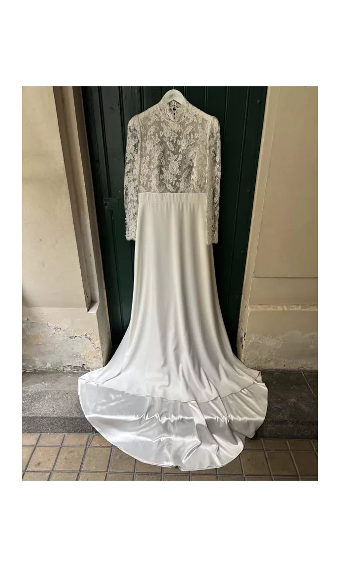 Ingrid showroom sample