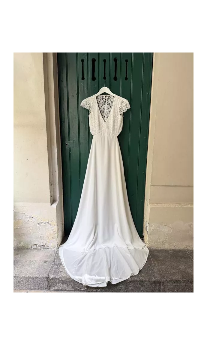 Lou showroom sample