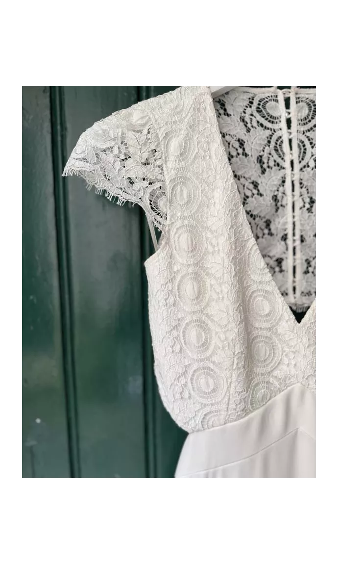 Lou showroom sample