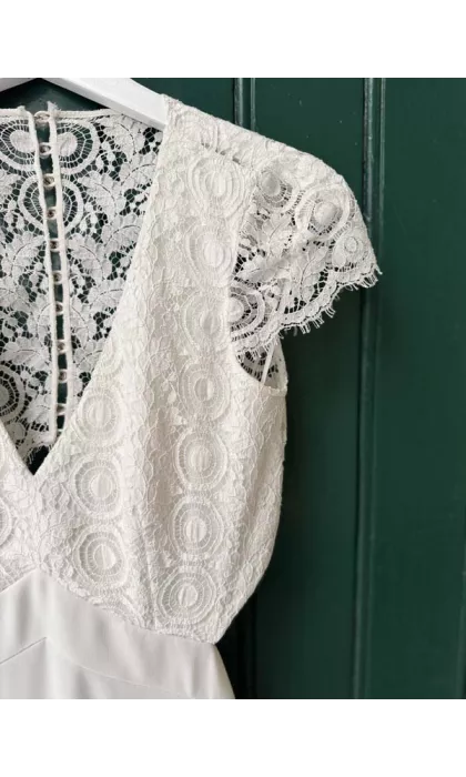 Lou showroom sample