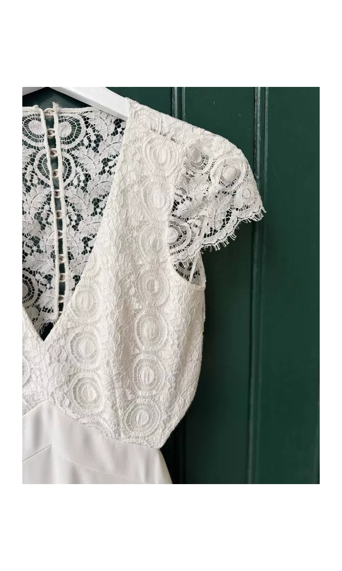 Lou showroom sample