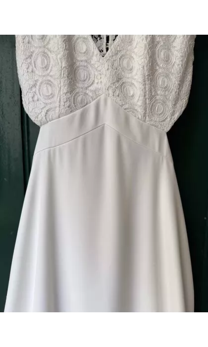 Lou showroom sample