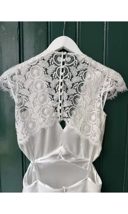 Lou showroom sample