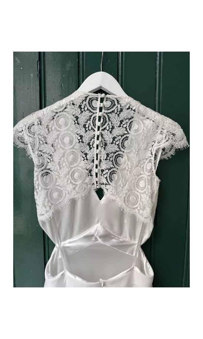 Lou showroom sample