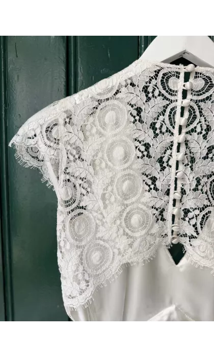 Lou showroom sample