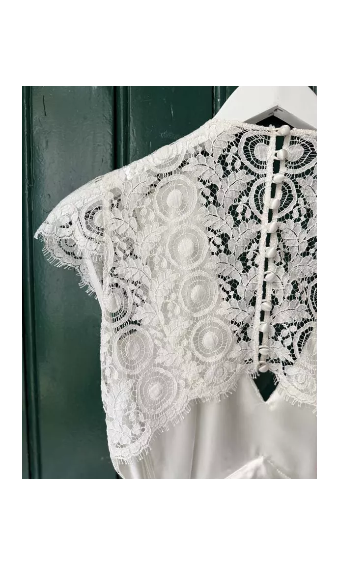 Lou showroom sample
