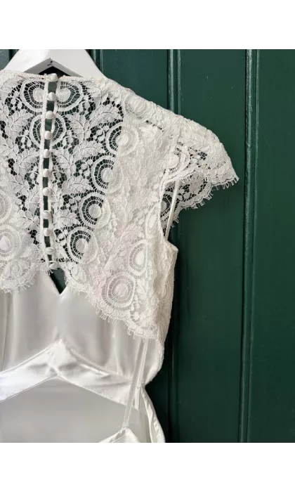 Lou showroom sample