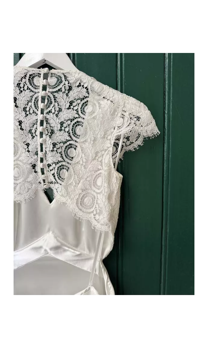 Lou showroom sample