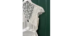 Lou showroom sample