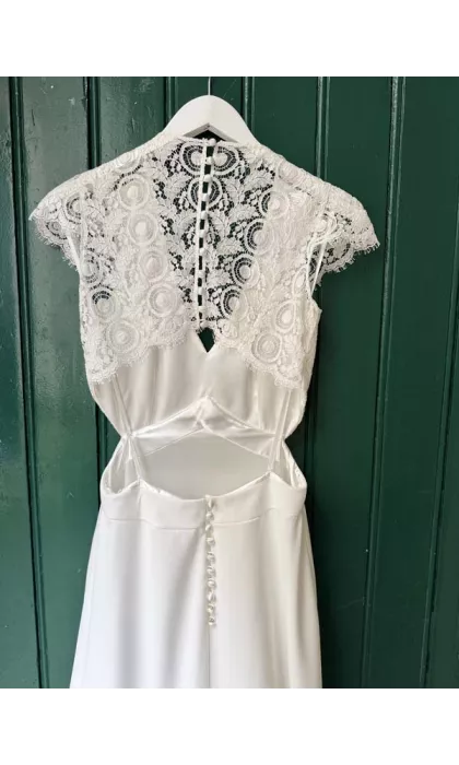 Lou showroom sample