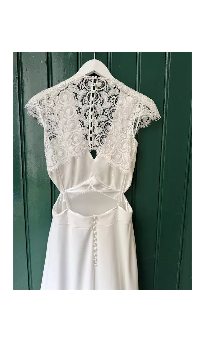 Lou showroom sample