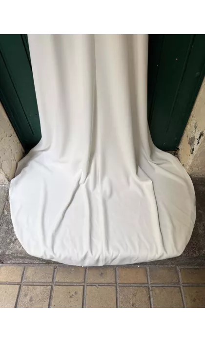 Lou showroom sample