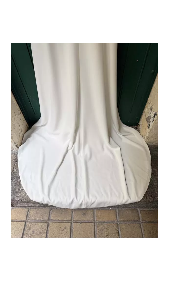 Lou showroom sample