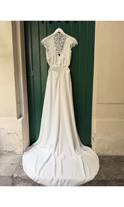 Lou showroom sample