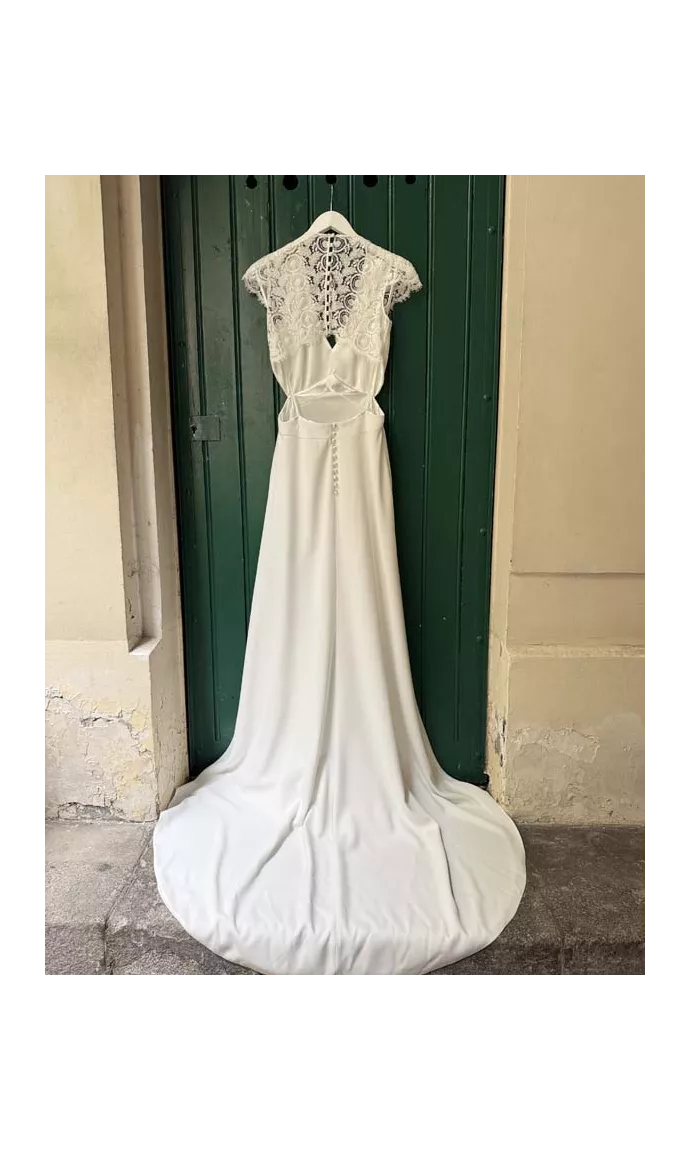 Lou showroom sample