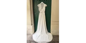 Lou showroom sample