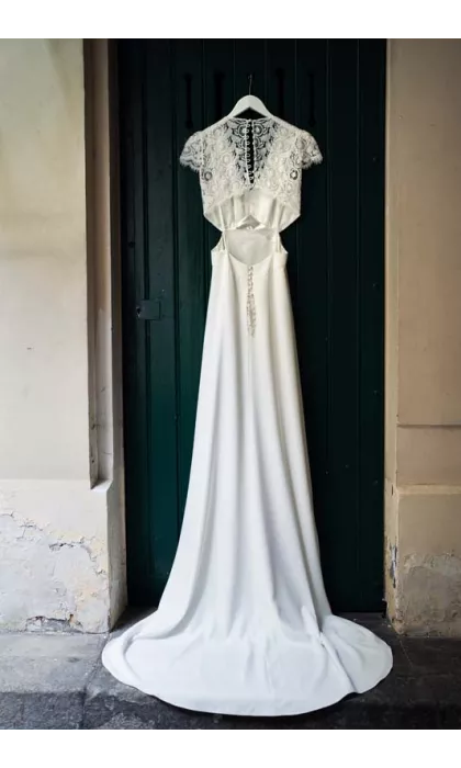 Lou showroom sample