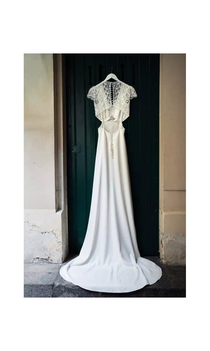Lou showroom sample