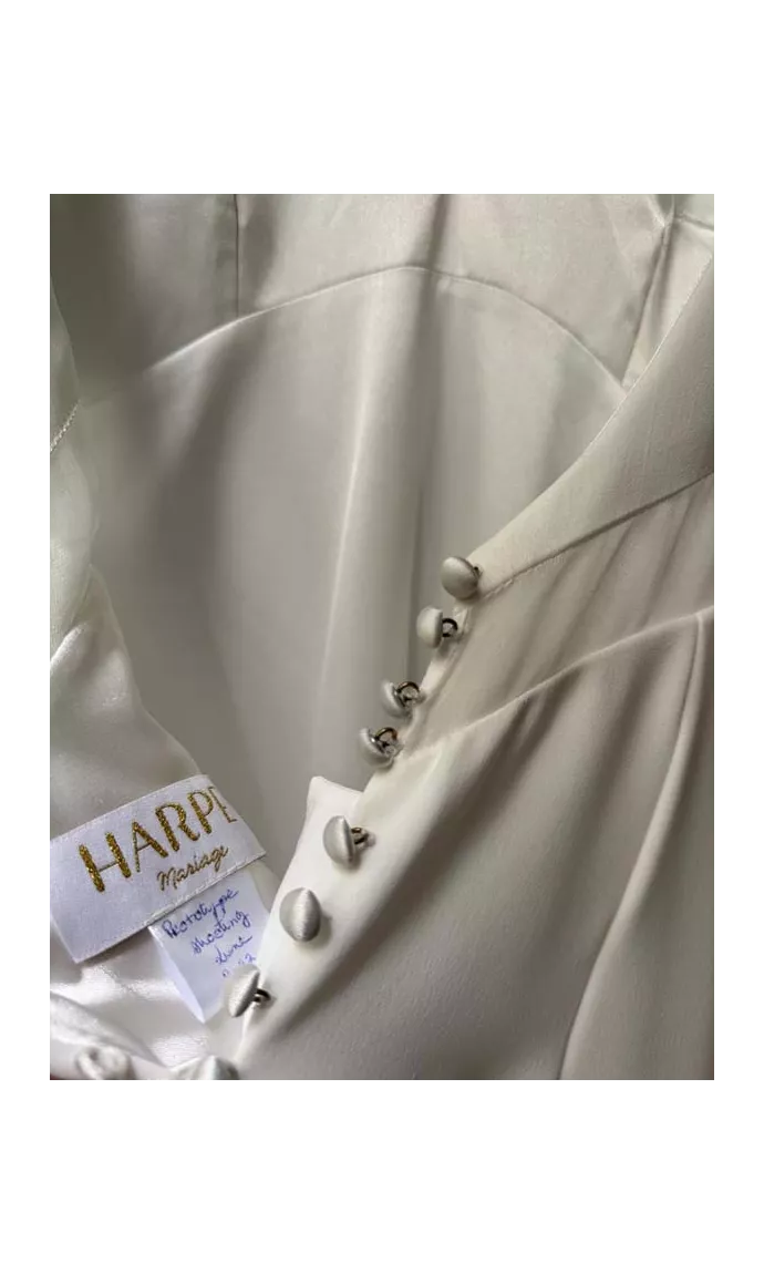 Lune showroom sample