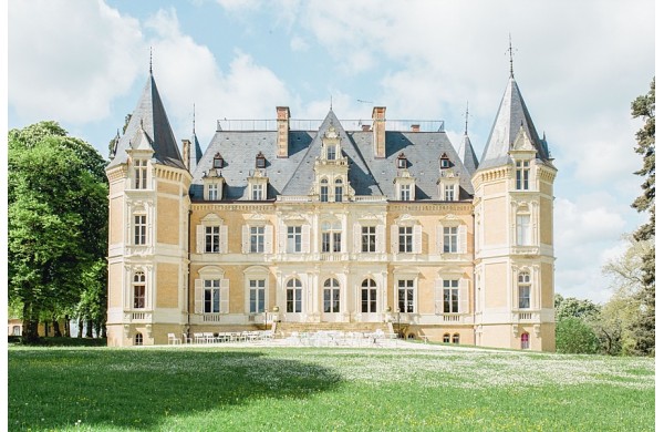 Getting married in a french castle, inspiration shooting by Maxime Bernadin 