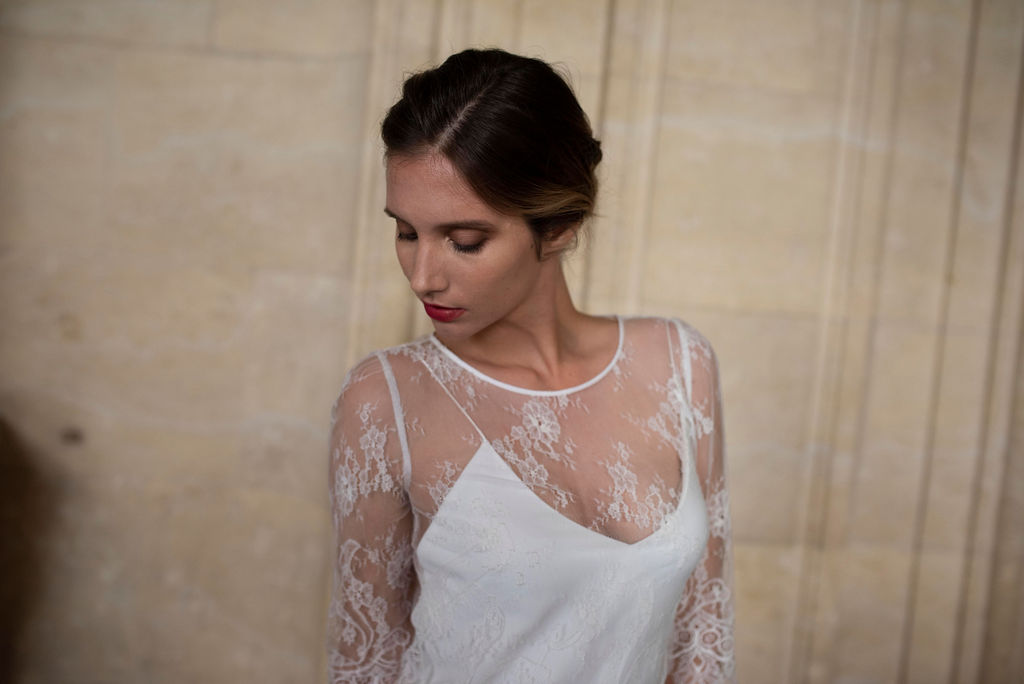 Le fond de robe de mariée associée à un haut